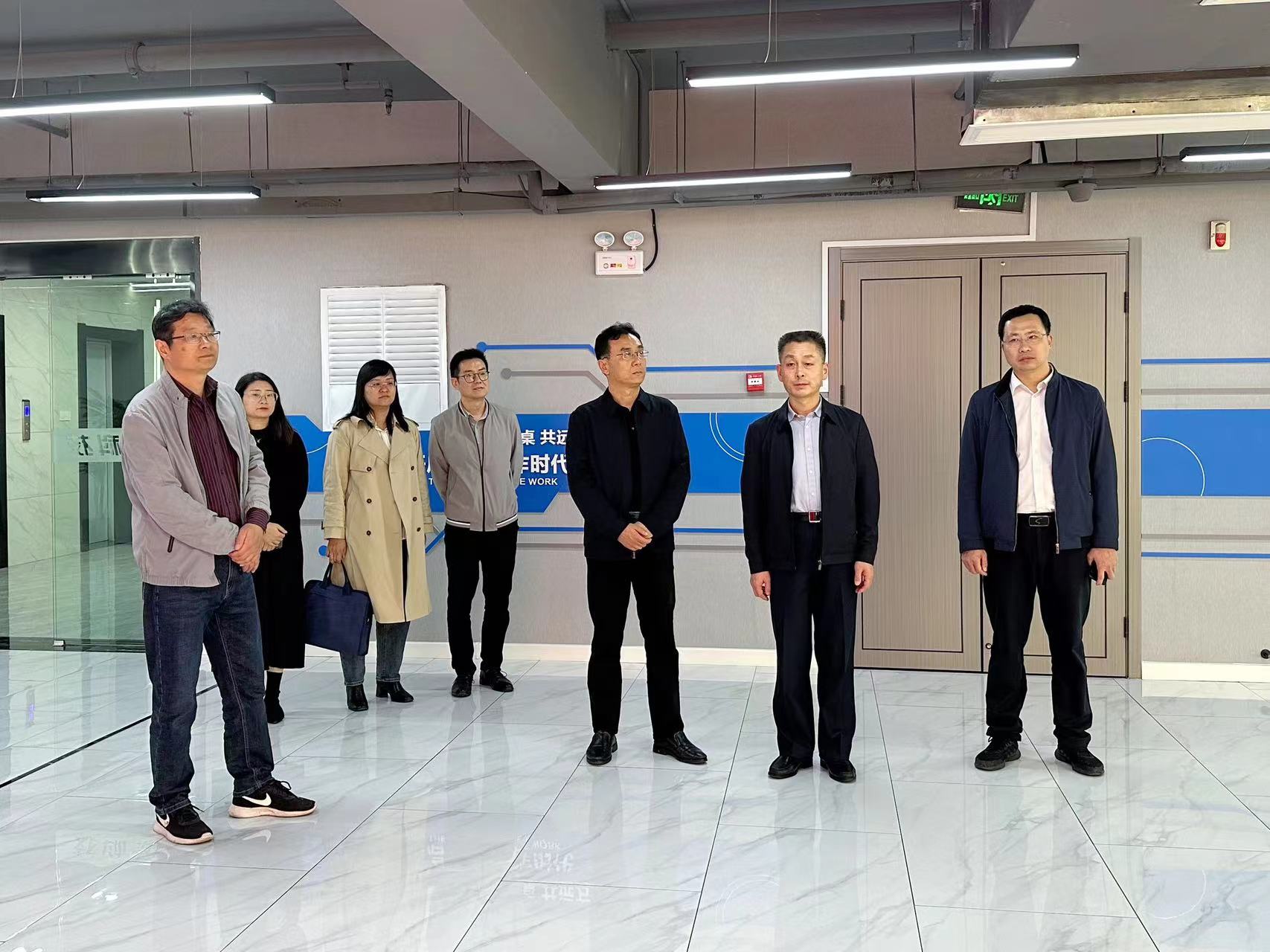 枣庄市委网信办副主任褚洪涛一行来微桌集团调研党建工作